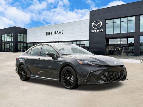 Used 2026 Toyota Camry SE w/ Multimedia Upgrade Package FWD image 4