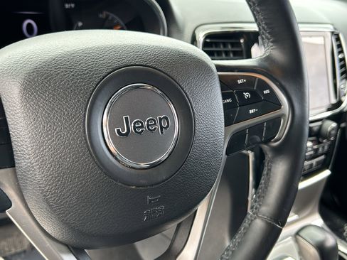 Used 2020 Jeep Grand Cherokee Limited w/ Luxury Group II image 24