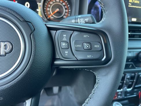 Used 2025 Jeep Gladiator Rubicon image 19
