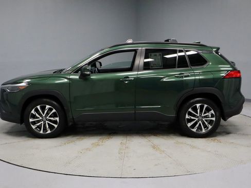 Used 2022 Toyota Corolla Cross XLE w/ Convenience Package AWD/4WD image 8