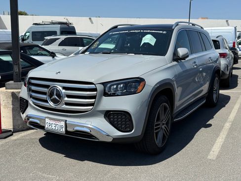 Used 2025 Mercedes-Benz GLS 450 4MATIC image 2