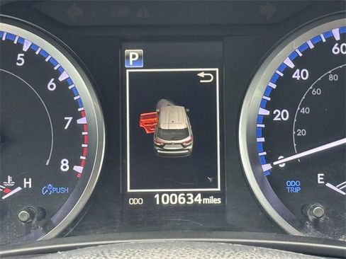 Used 2019 Toyota Highlander LE image 28