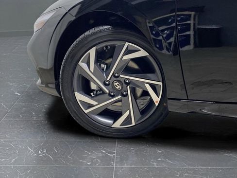 New 2026 Hyundai Elantra Limited image 34