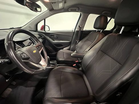 Used 2022 Chevrolet Trax LT w/ LT Convenience Package AWD/4WD image 3