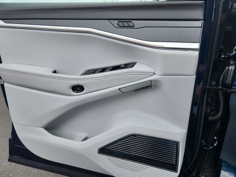 New 2025 Jeep Wagoneer S Limited w/ Comfort Package image 13