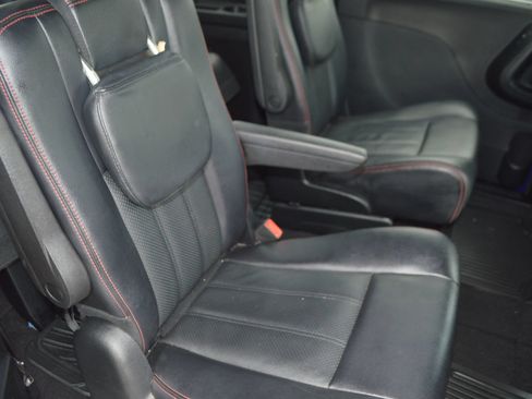 Used 2019 Dodge Grand Caravan GT FWD image 19