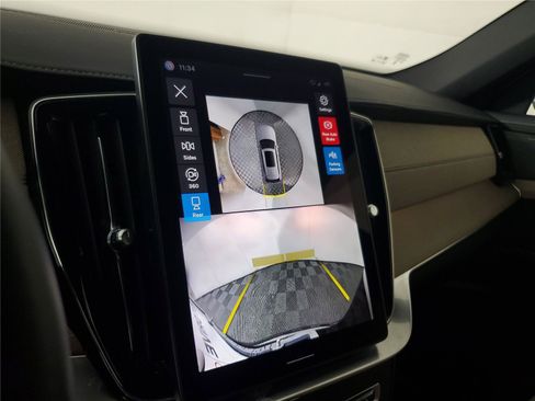 Certified 2026 Volvo XC90 B6 Plus AWD/4WD image 27
