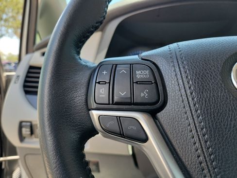Used 2020 Toyota Sienna XLE w/ XLE Navigation Package FWD image 24