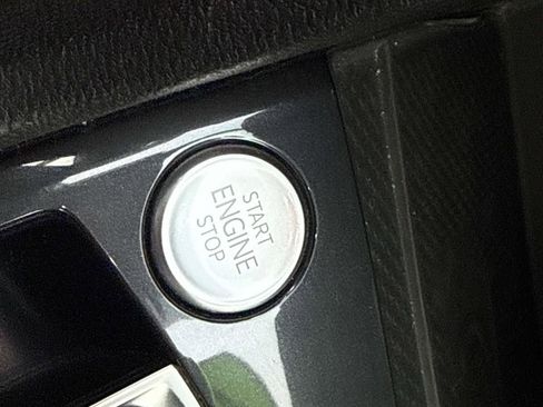 Used 2024 Volkswagen Tiguan SE AWD/4WD image 18