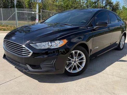 Used 2019 Ford Fusion SE image 1