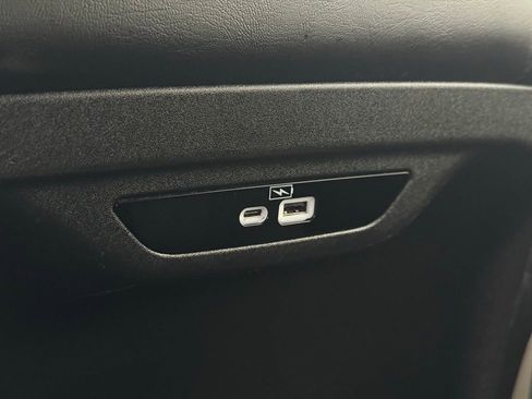 Used 2024 Chrysler Pacifica Touring-L image 45