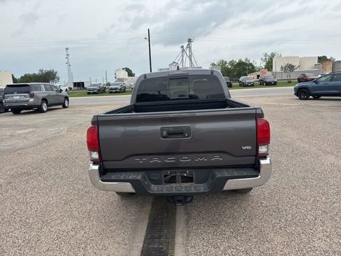 Used 2021 Toyota Tacoma SR5 RWD image 7