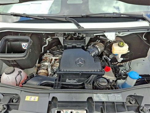 Used 2025 Mercedes-Benz Sprinter 2500 image 28