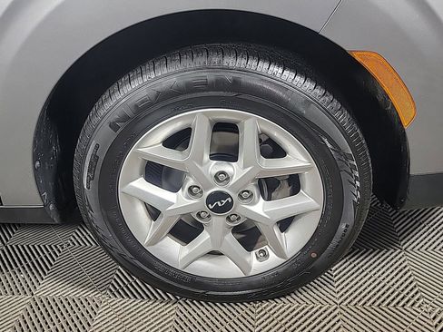 Used 2023 Kia Soul LX w/ LX Technology Package image 3