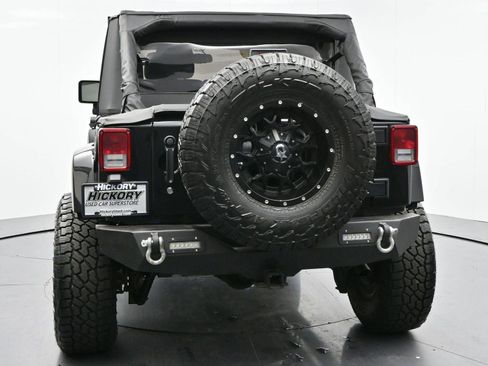 Used 2017 Jeep Wrangler Unlimited Sahara w/ Connectivity Group AWD/4WD image 6