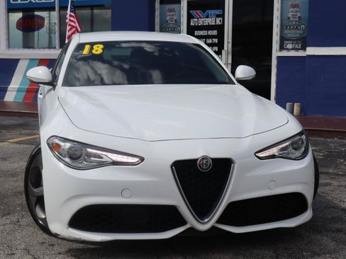 Used 2018 Alfa Romeo Giulia RWD image 2