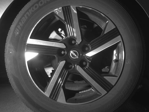 Used 2025 Nissan Sentra SV FWD image 15