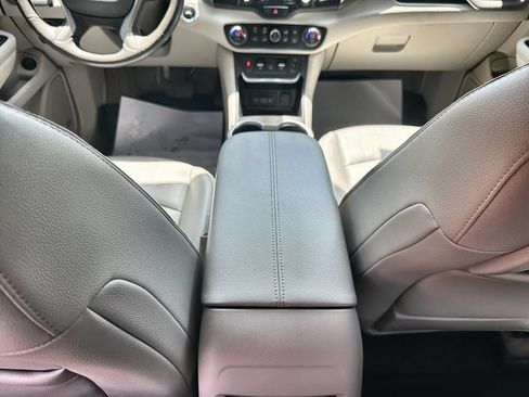 Used 2020 GMC Terrain Denali w/ Denali Premium Package FWD image 32