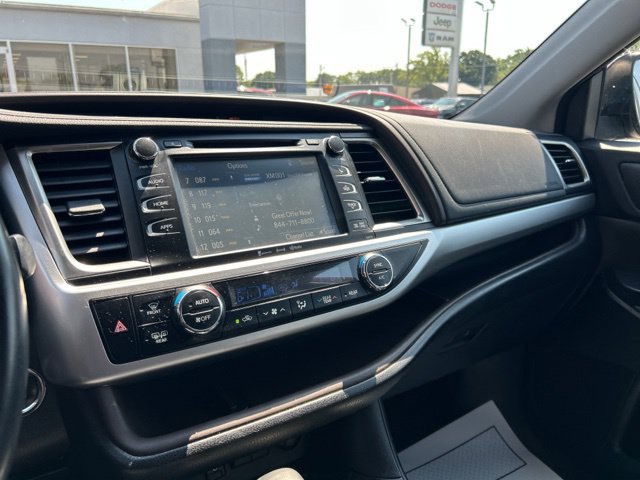 Used 2018 Toyota Highlander XLE AWD/4WD image 45