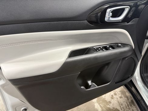 Used 2025 Jeep Compass Limited w/ Elite Group AWD/4WD image 19