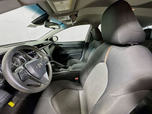 Used 2018 Toyota Camry LE FWD image 19