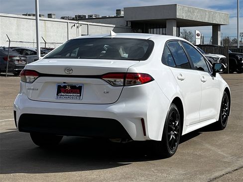 Used 2024 Toyota Corolla LE image 4