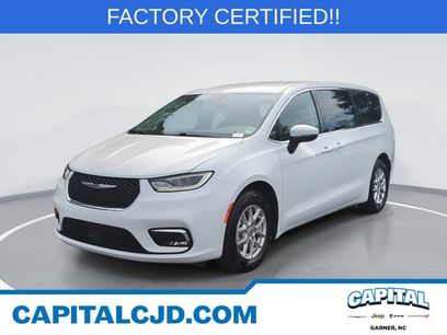 Certified 2023 Chrysler Pacifica Touring-L