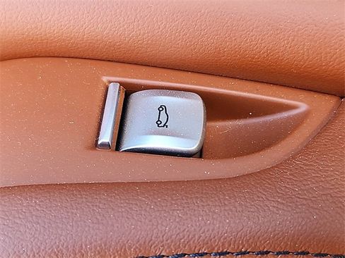 Used 2023 BMW X7 xDrive40i w/ Executive Package image 27