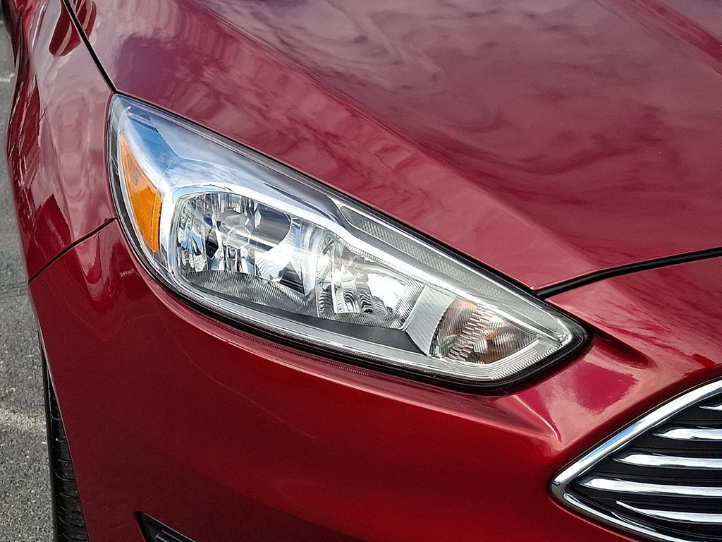 Used 2016 Ford Focus Titanium w/ Exterior Protection Package FWD image 9
