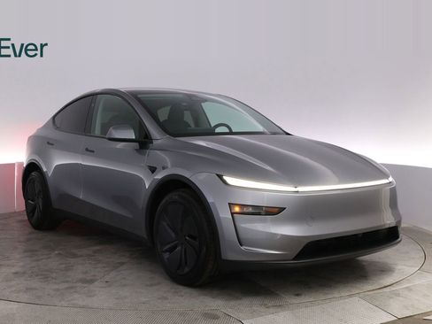 Used 2026 Tesla Model Y Long Range RWD image 13