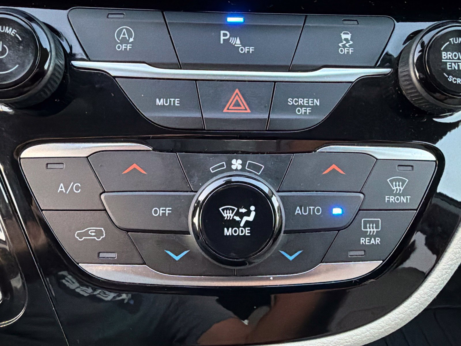 Used 2020 Chrysler Pacifica Limited FWD image 23