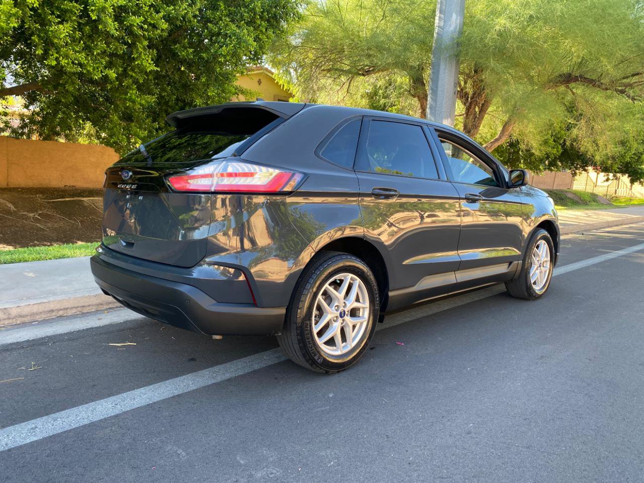Used 2021 Ford Edge SE FWD image 5