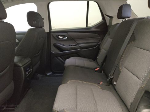 Used 2020 Chevrolet Traverse LT image 18