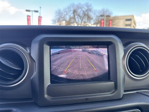 Used 2022 Jeep Wrangler Unlimited Sport image 28