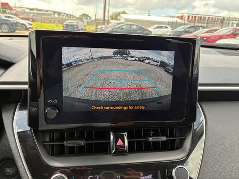 Used 2025 Toyota Corolla Cross LE image 19