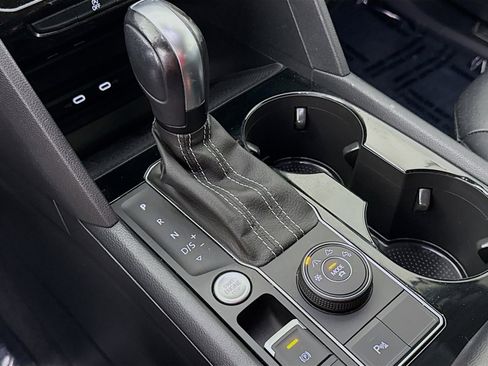 Certified 2023 Volkswagen Atlas SE image 18