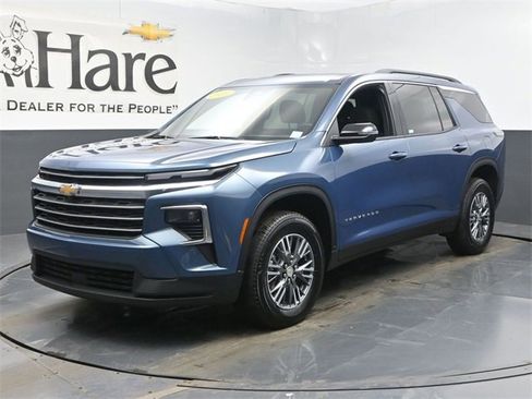 Used 2025 Chevrolet Traverse LT image 35