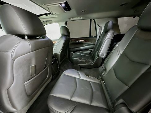 Used 2015 Cadillac Escalade Luxury image 26