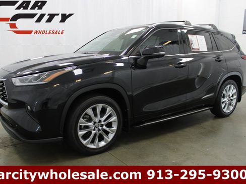 Used 2022 Toyota Highlander Limited image 1
