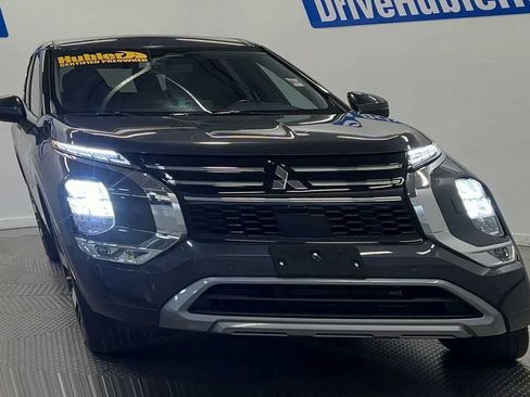 Used 2025 Mitsubishi Outlander SE AWD/4WD image 3