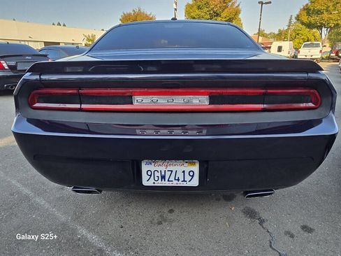 Used 2011 Dodge Challenger SE image 4