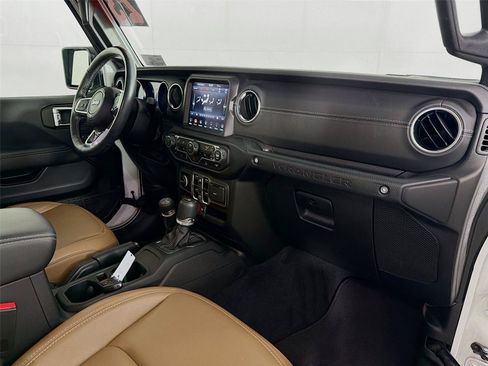 Used 2023 Jeep Wrangler Unlimited Rubicon 4xe w/ Cold Weather Group AWD/4WD image 32
