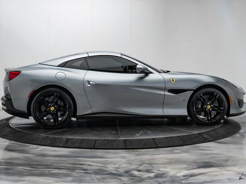 Used 2019 Ferrari Portofino image 24