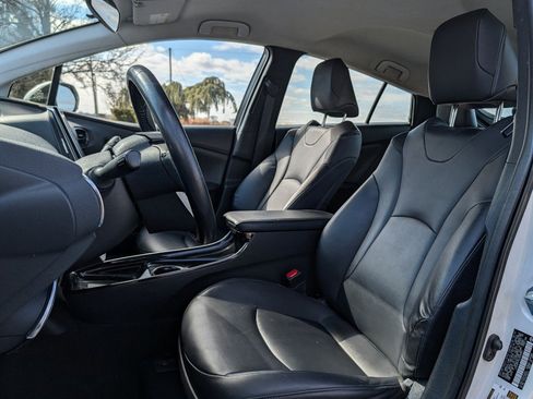 Used 2018 Toyota Prius Prime Premium image 14