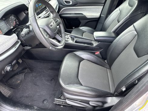 Used 2024 Jeep Compass Latitude AWD/4WD image 6