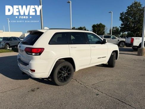 Used 2017 Jeep Grand Cherokee Altitude AWD/4WD image 14
