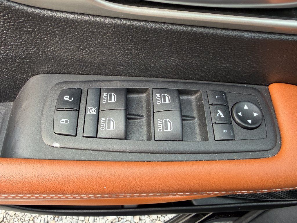 Used 2024 Chrysler Pacifica Pinnacle AWD/4WD image 16