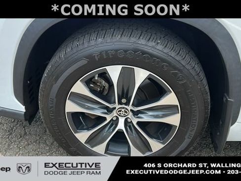 Used 2022 Toyota Highlander XLE AWD/4WD image 8