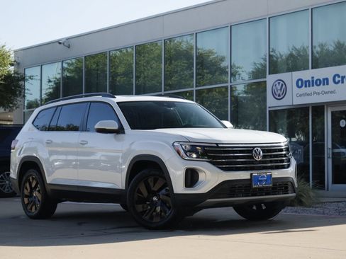 Certified 2026 Volkswagen Atlas SE FWD image 1