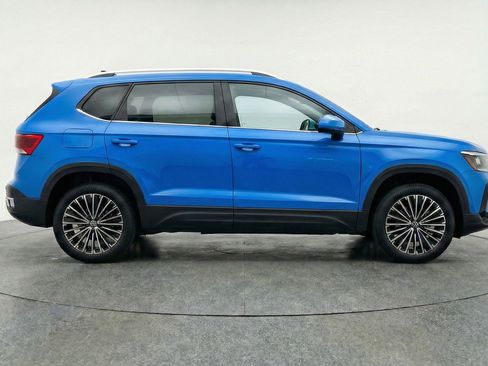 Used 2025 Volkswagen Taos SE image 11